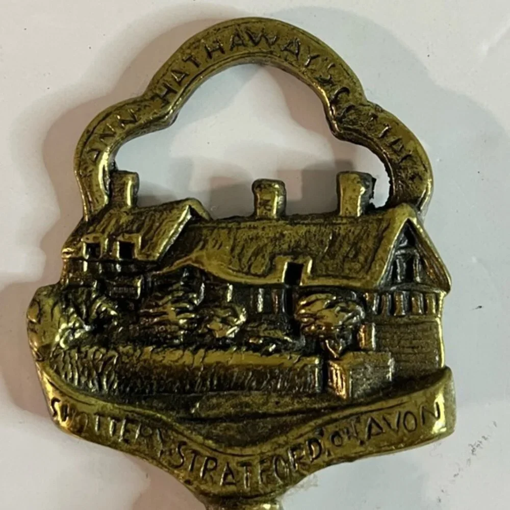 Vintage Anne Hathaway’s Cottage Bottle Opener – Stratford-upon-Avon Souvenir